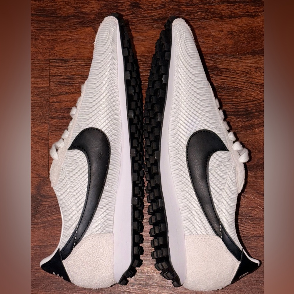 Nike size 10.5 - Picture 8 of 12